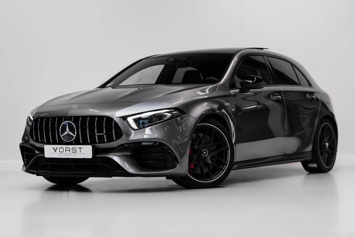 Mercedes-Benz A-klasse - AMG 45 S 4MATIC+ Schaalstoelen Pano 360 - AutoWereld.nl