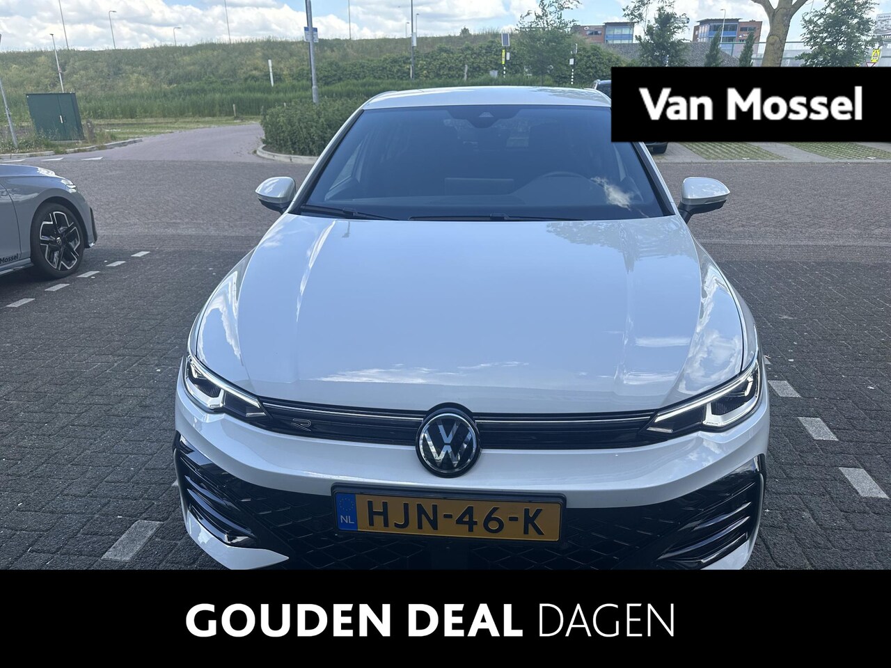 Volkswagen Golf - 1.5 eTSI R-Line Edition | Automaat | Navigatie | Apple carplay | Adaptive cruise control | - AutoWereld.nl