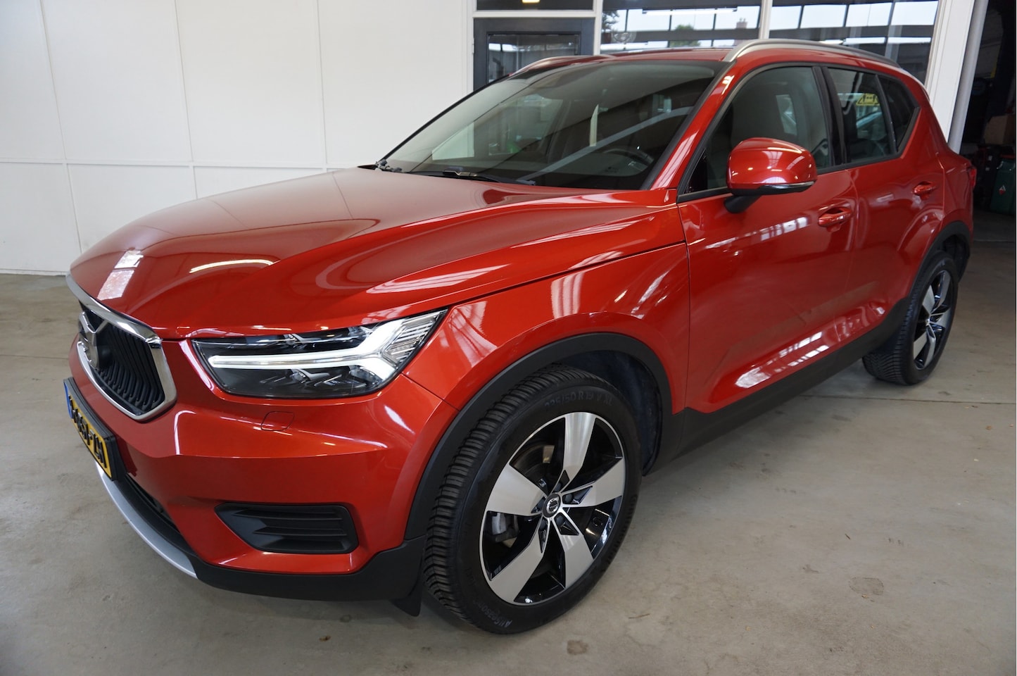 Volvo XC40 - 2.0 D3 Momentum Automaat Leder Parking-climate - AutoWereld.nl