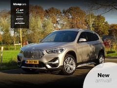BMW X1 - sDrive20i X-Line | Zwarte hemel | Pano | M-Sport stuur | Camera | Leer | Gr.NAV | Stoelver