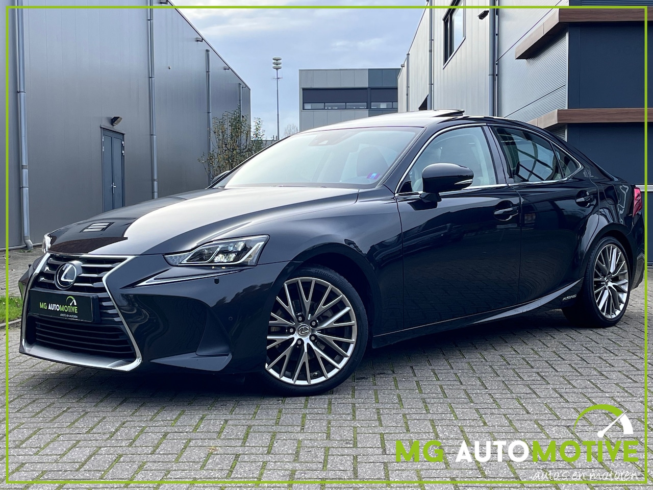 Lexus IS - 300h Hybrid Luxury Line | Leder | Mark Levinson | Schuifdak | NL Auto | NAP - AutoWereld.nl