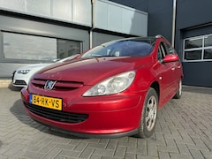 Peugeot 307 - 1.6 7 pers Cruise control, Airco, Trekhaak, Nieuwe APK