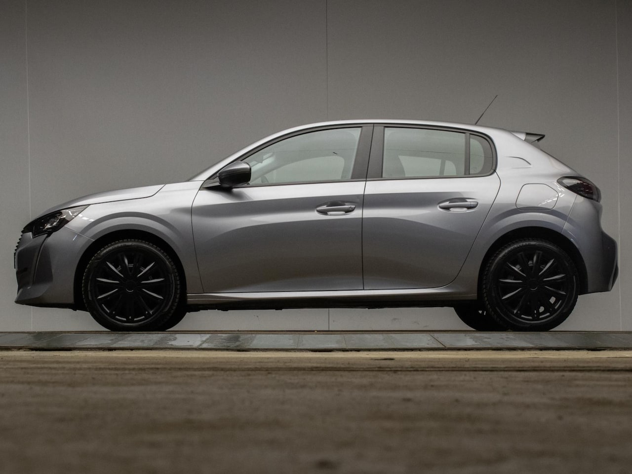 Peugeot 208 - 1.2 PureTech Blue Lease Active Sport (APPLE CARPLAY,NAVI,CRUISE,CLIMATE,PDC,LED,SPORTSTOEL - AutoWereld.nl