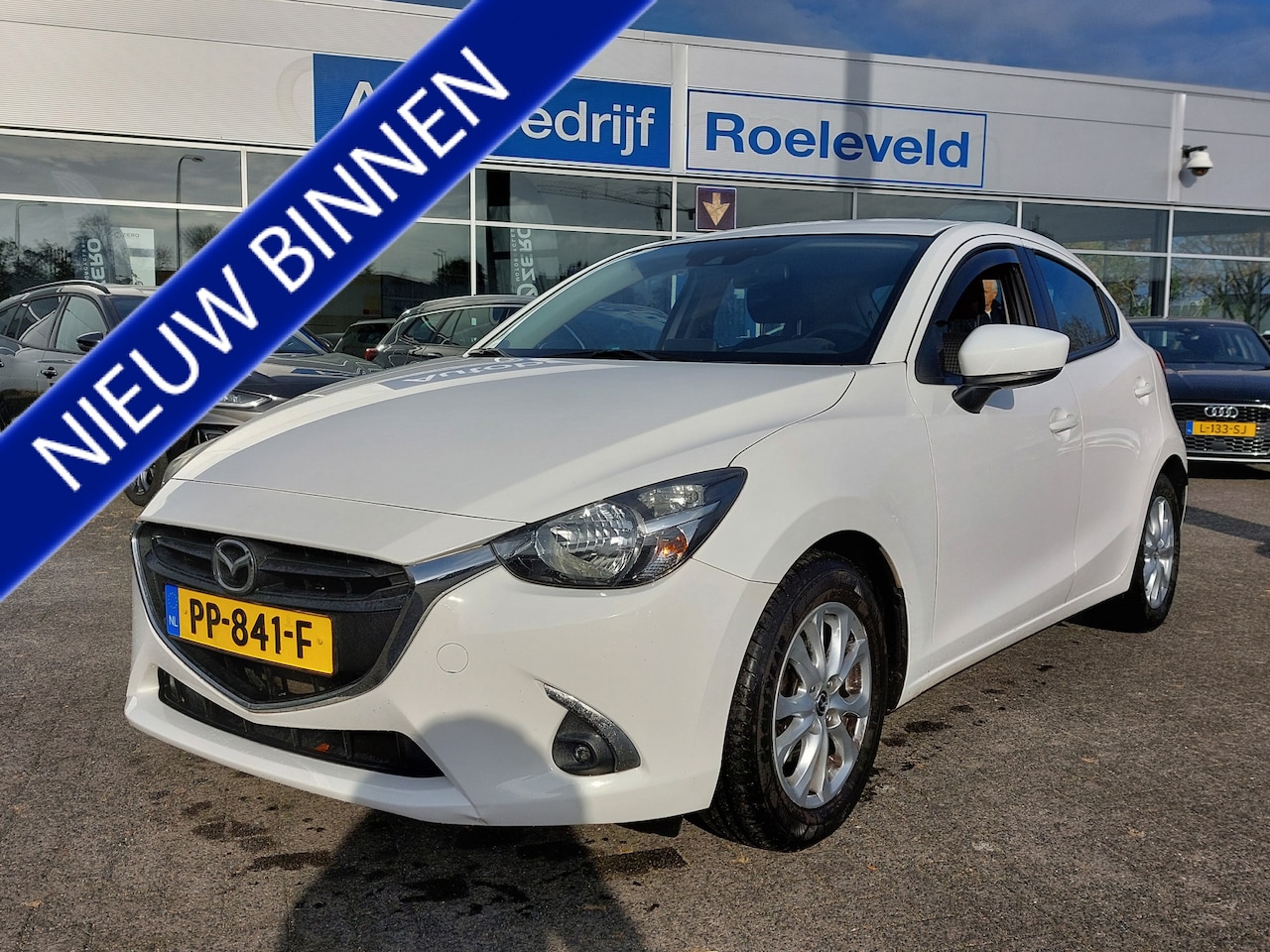 Mazda 2 - 1.5 Skyactiv-G 90pk Dynamic | 1ste Eigenaar + Origineel NL | Navi | Airco | Cruise | Bluet - AutoWereld.nl
