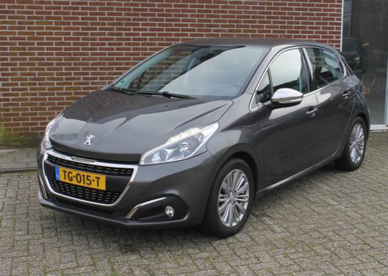 Peugeot 208 - 1.2 Puretech 82pk 5D Executive - AutoWereld.nl