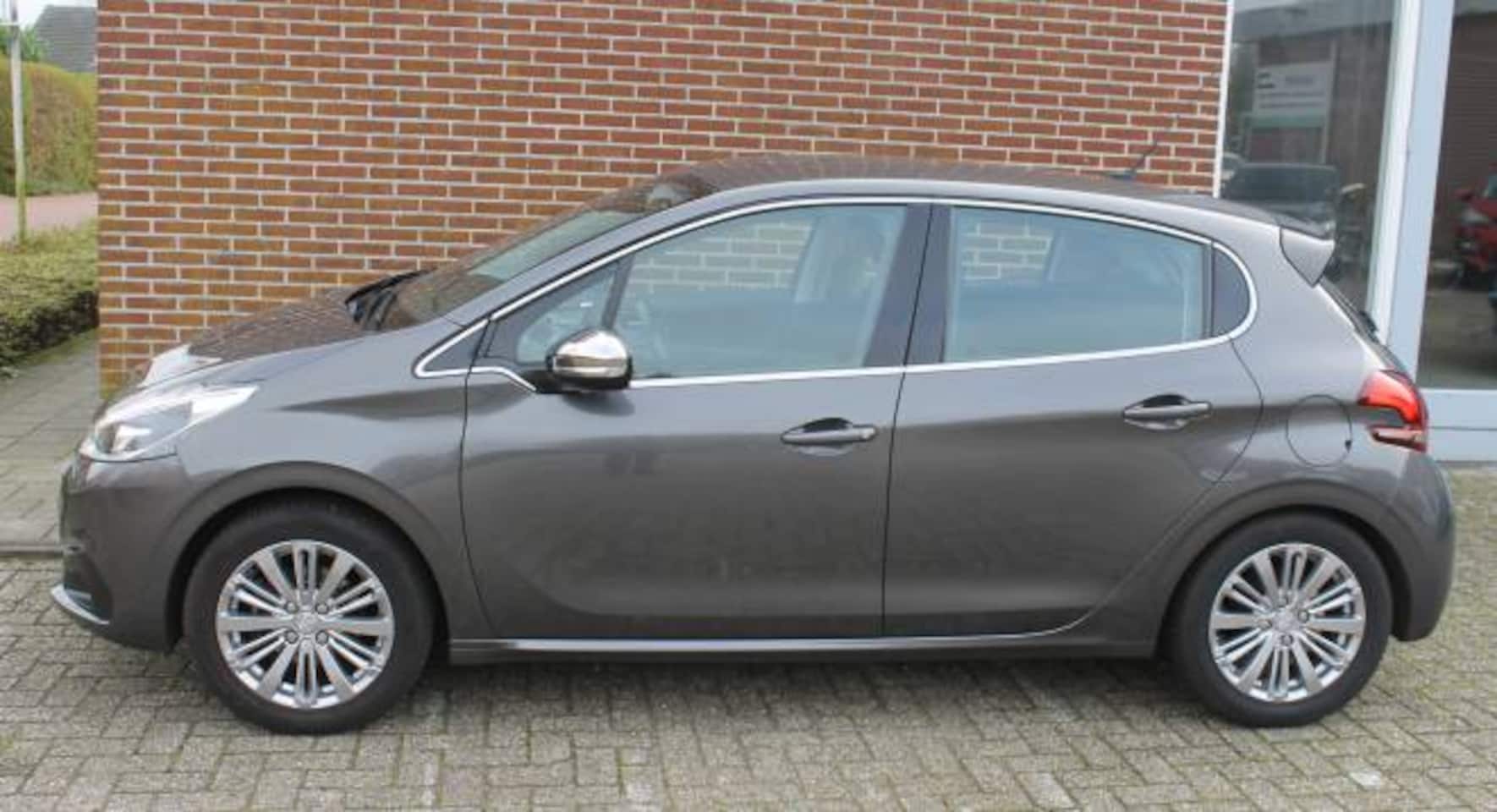 Peugeot 208 - 1.2 Puretech 82pk 5D Executive