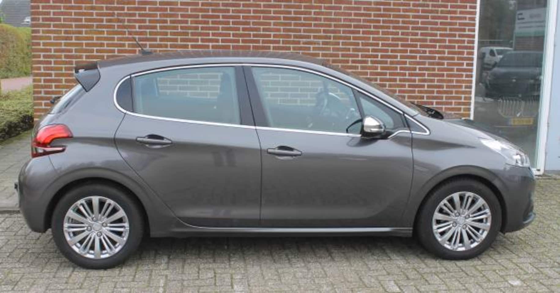 Peugeot 208 - 1.2 Puretech 82pk 5D Executive