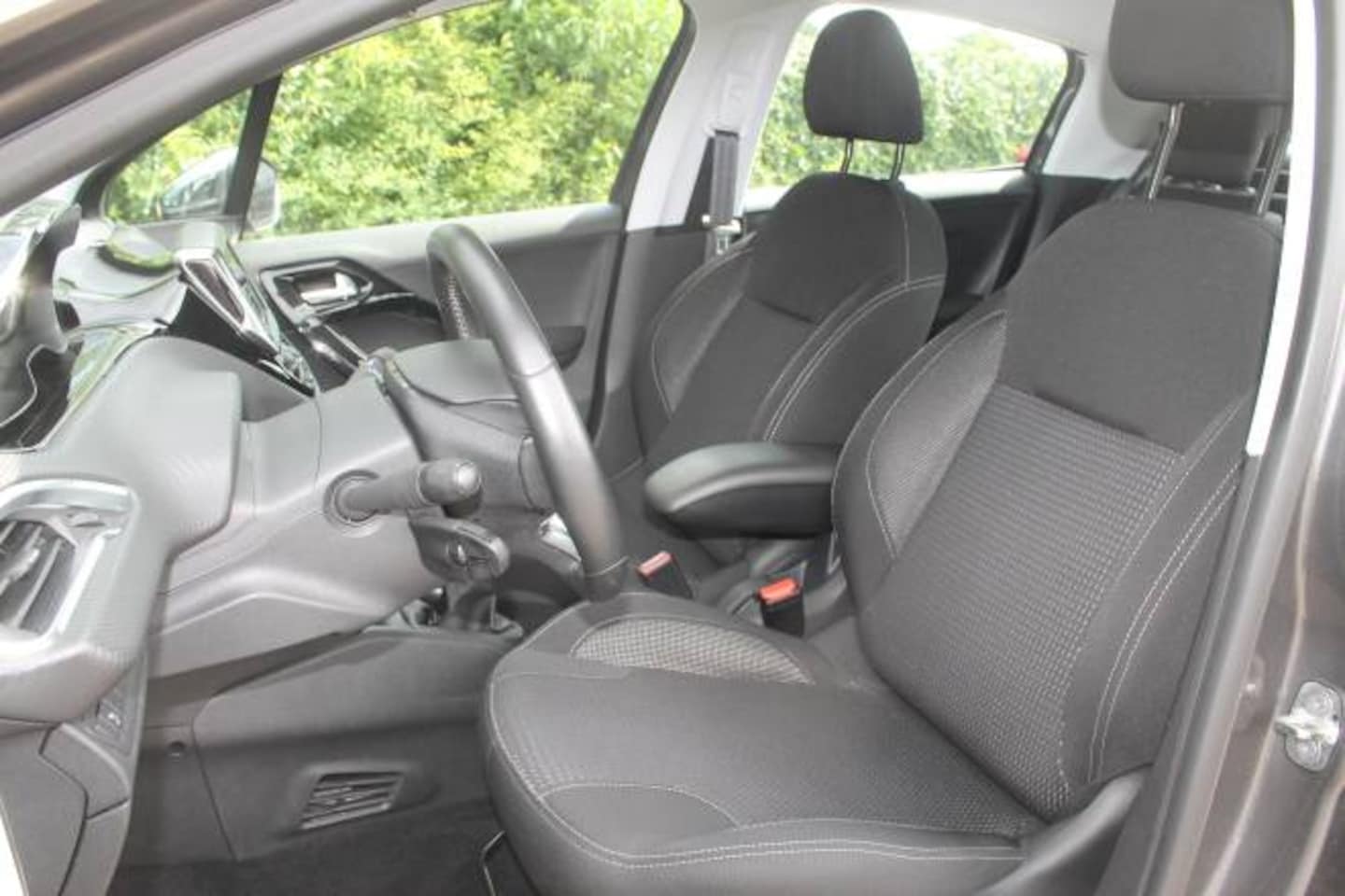 Peugeot 208 - 1.2 Puretech 82pk 5D Executive