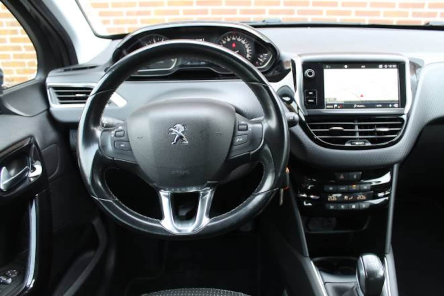 Peugeot 208 - 1.2 Puretech 82pk 5D Executive