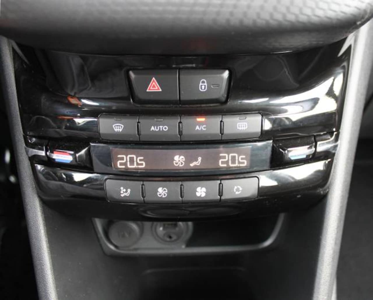 Peugeot 208 - 1.2 Puretech 82pk 5D Executive