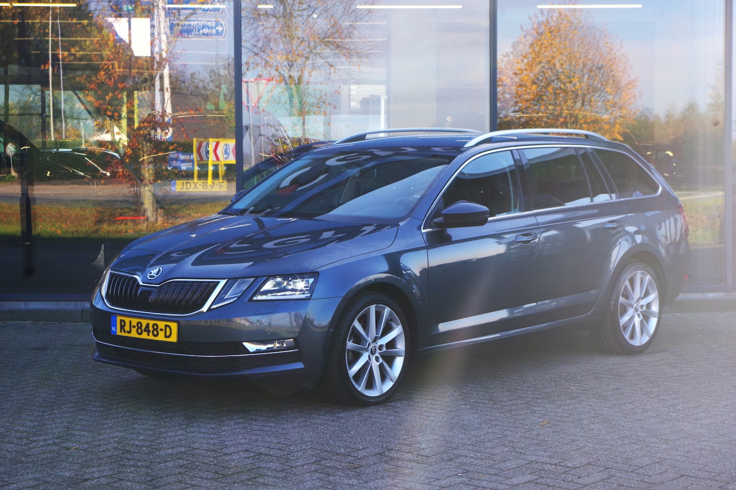 Skoda Octavia Combi - 1.0 TSI Greentech Style Business 1.0 TSI 115 PK Greentech Style Business, Leder-Alcantara, Carplay - AutoWereld.nl