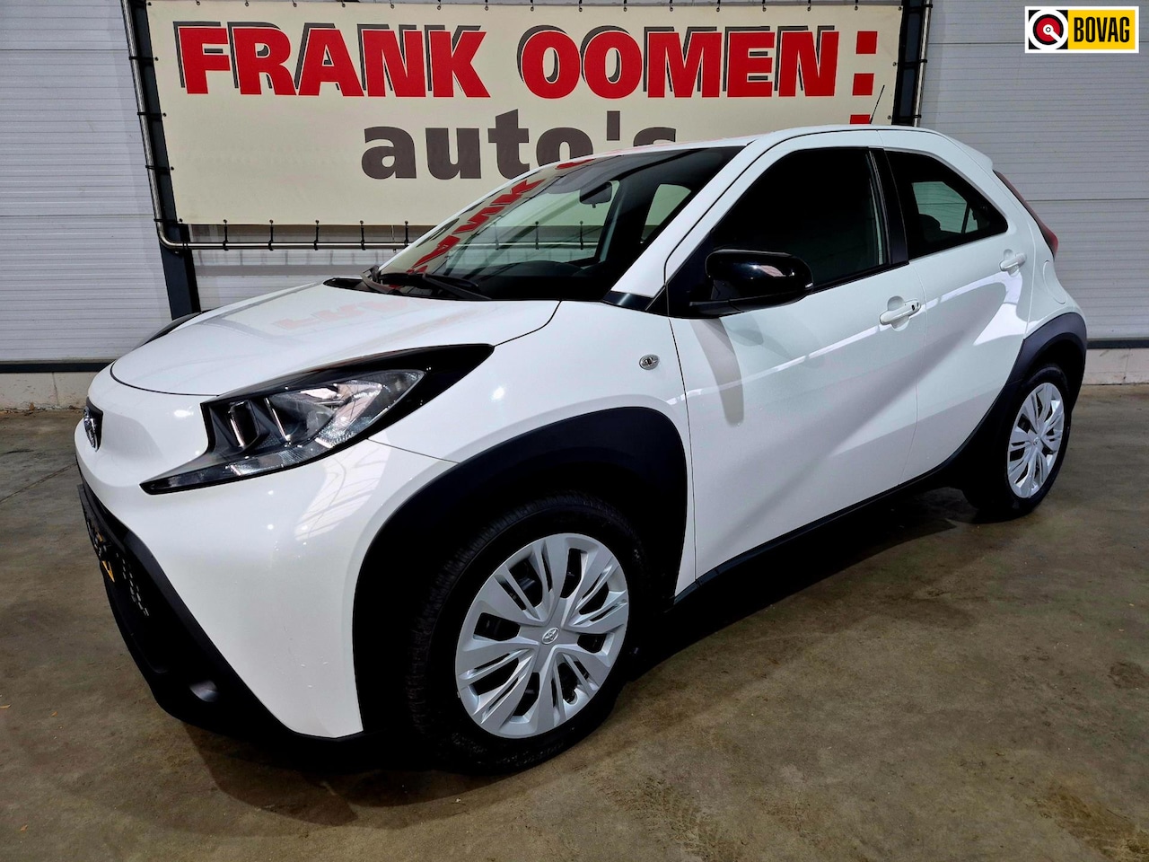 Toyota Aygo X - 1.0 VVT-i S-CVT 72PK Play + Keyless|Climate|Camera|Cruise|Apple|Android|Cruise|Lane assist - AutoWereld.nl