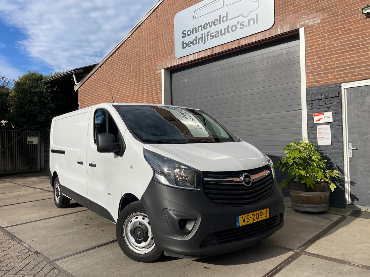 Opel Vivaro - 1.6 CDTI L2H1 Edition EcoFlex 1.6 CDTI L2H1 Edition EcoFlex PDC, weinig km's!! - AutoWereld.nl