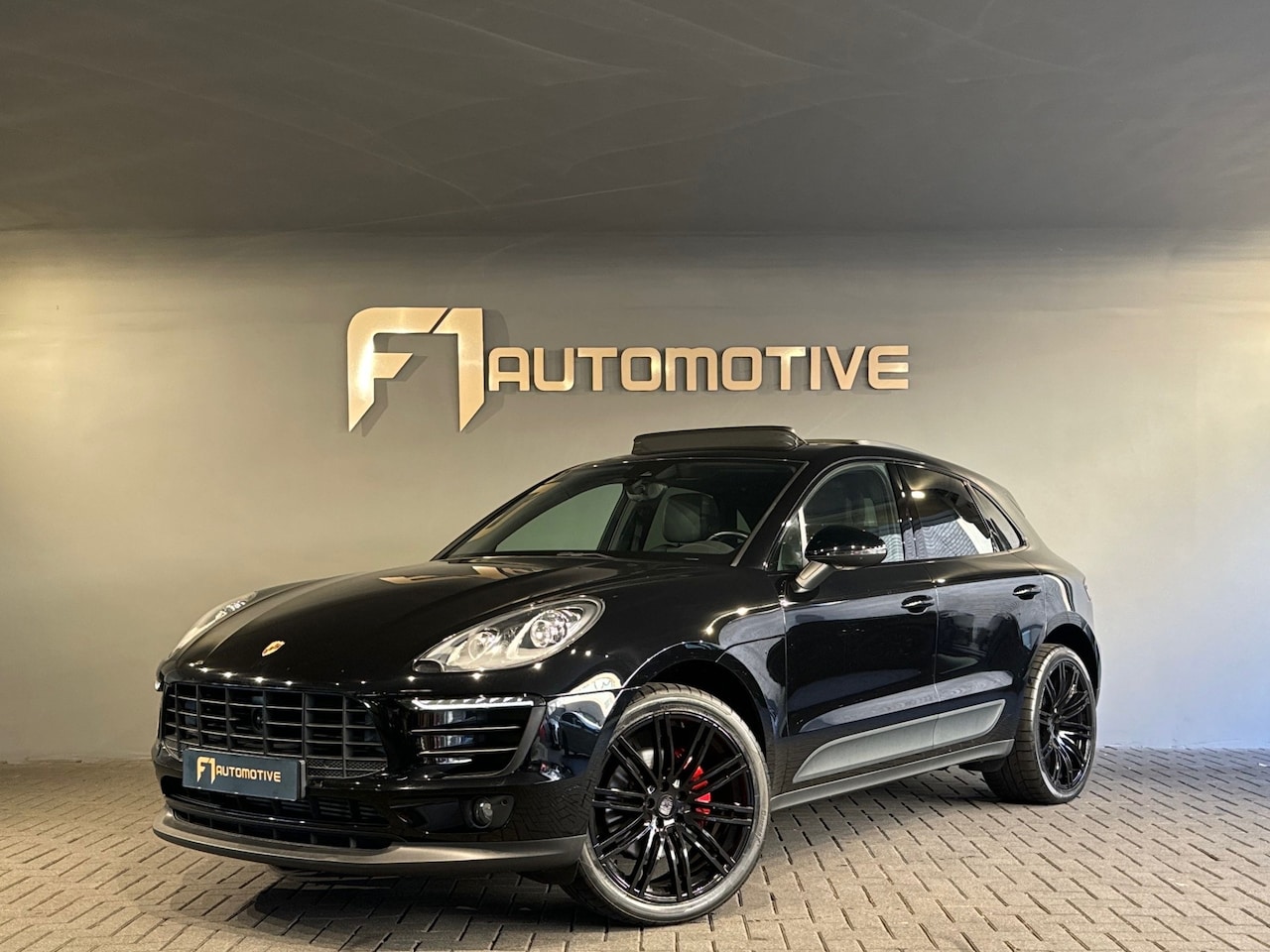 Porsche Macan - 2.0 252PK Panorama|ACC|Trekhaak|21”|Alcantara - AutoWereld.nl