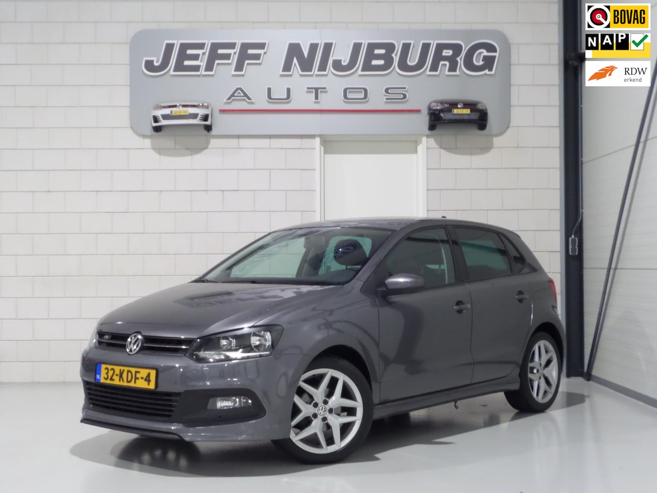 Volkswagen Polo - 1.4-16V DSG Highline R-Line "Origineel NL!" Navigatie Bluetooth Cruise-control 17"Velgen T - AutoWereld.nl