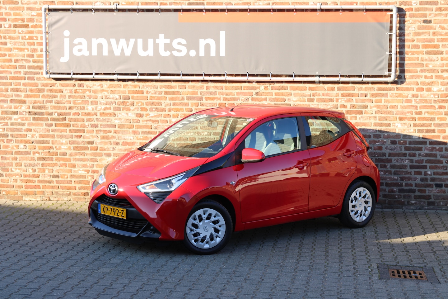 Toyota Aygo - 1.0 VVT-i X-Play X-Shift - AutoWereld.nl