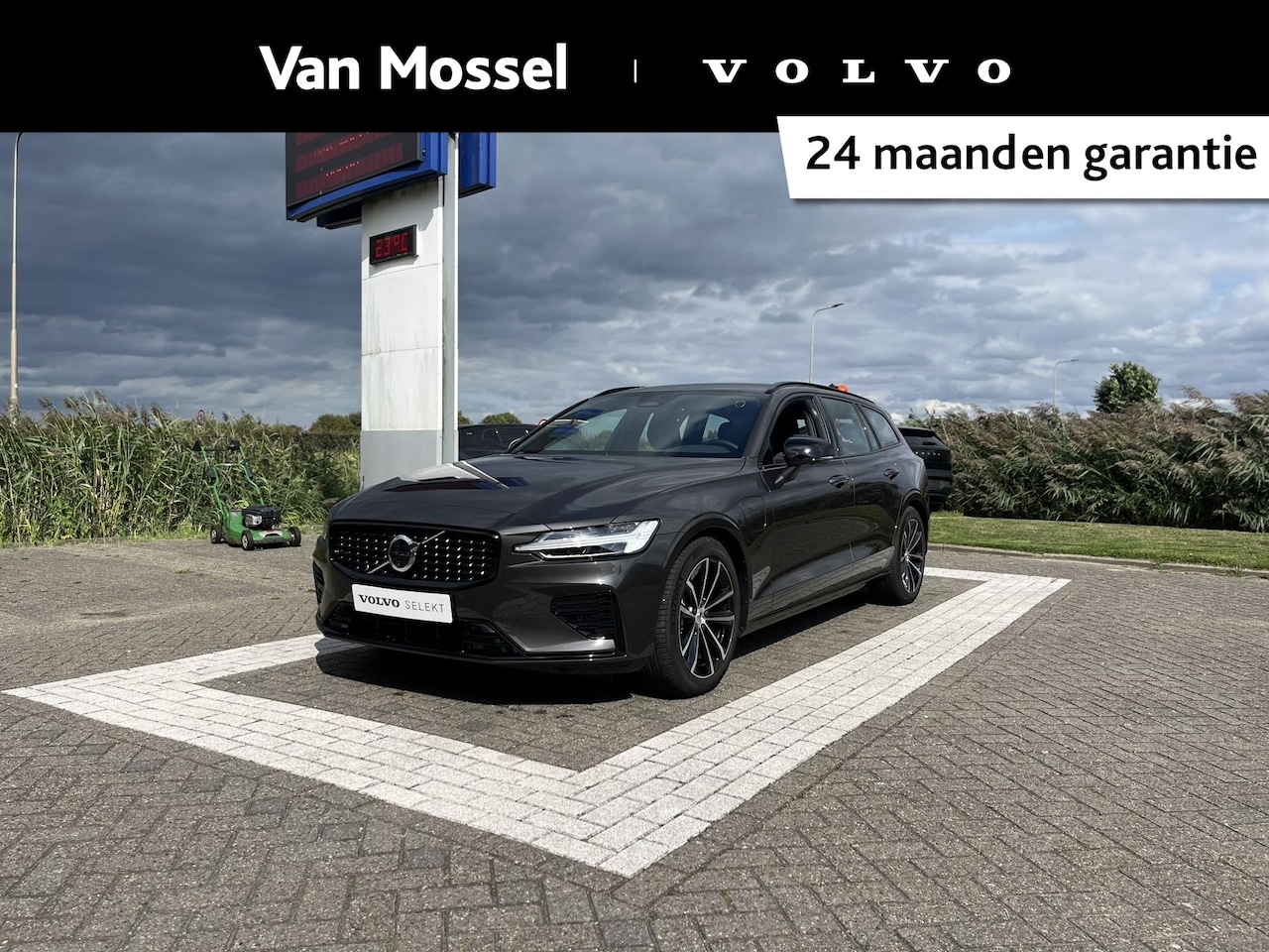 Volvo V60 - T6 Plug-in hybrid AWD Plus Dark | 360 Camera | Memoryseats | Trekhaak | - AutoWereld.nl