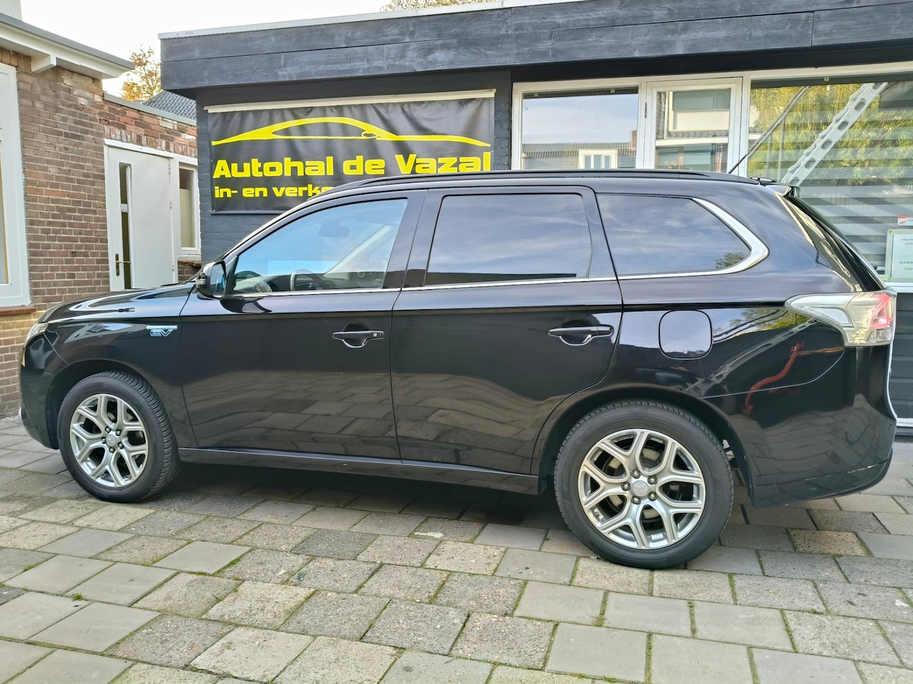 Mitsubishi Outlander - 2.0 PHEV Instyle lage km stand Dealer onderhouden - AutoWereld.nl