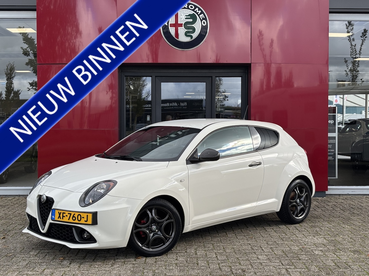 Alfa Romeo MiTo - TwinAir 105PK | 17" velgen | Carbon aankleding | parkeersensoren achter - AutoWereld.nl