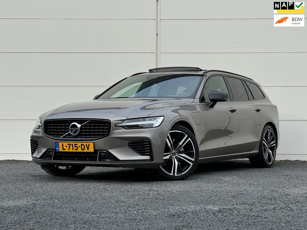 Volvo V60 - 2.0 T6 AWD R-Design Org NL Pano Head up Harman Kardon Keyless Camera Trekhaak - AutoWereld.nl