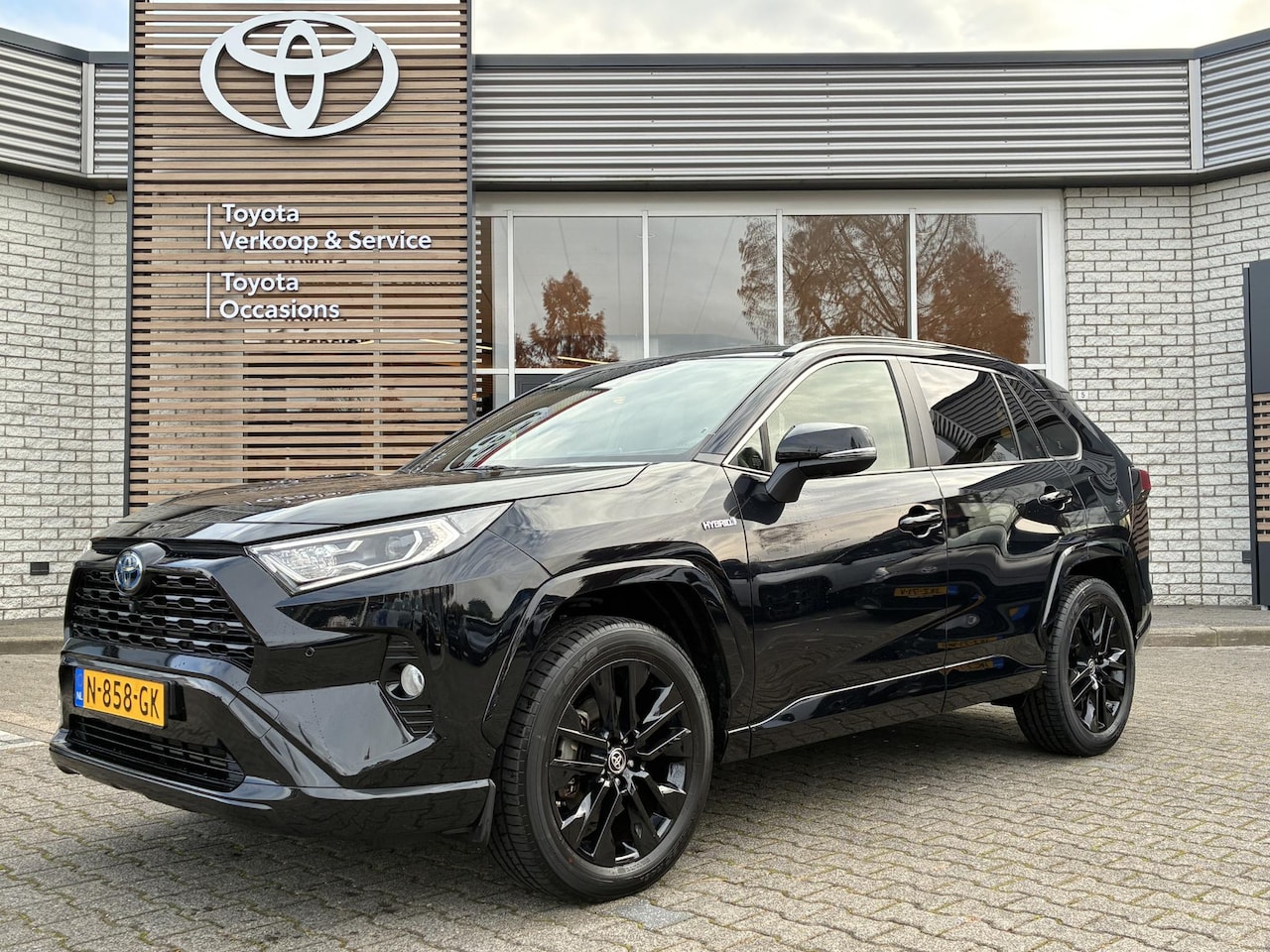 Toyota RAV4 - 2.5 HYBRID AWD BLACK EDITION ALARMKLASSE-3 PANODAK TREKHAAK 1650KG-TREKGEW JBL-AUDIO BLIND - AutoWereld.nl
