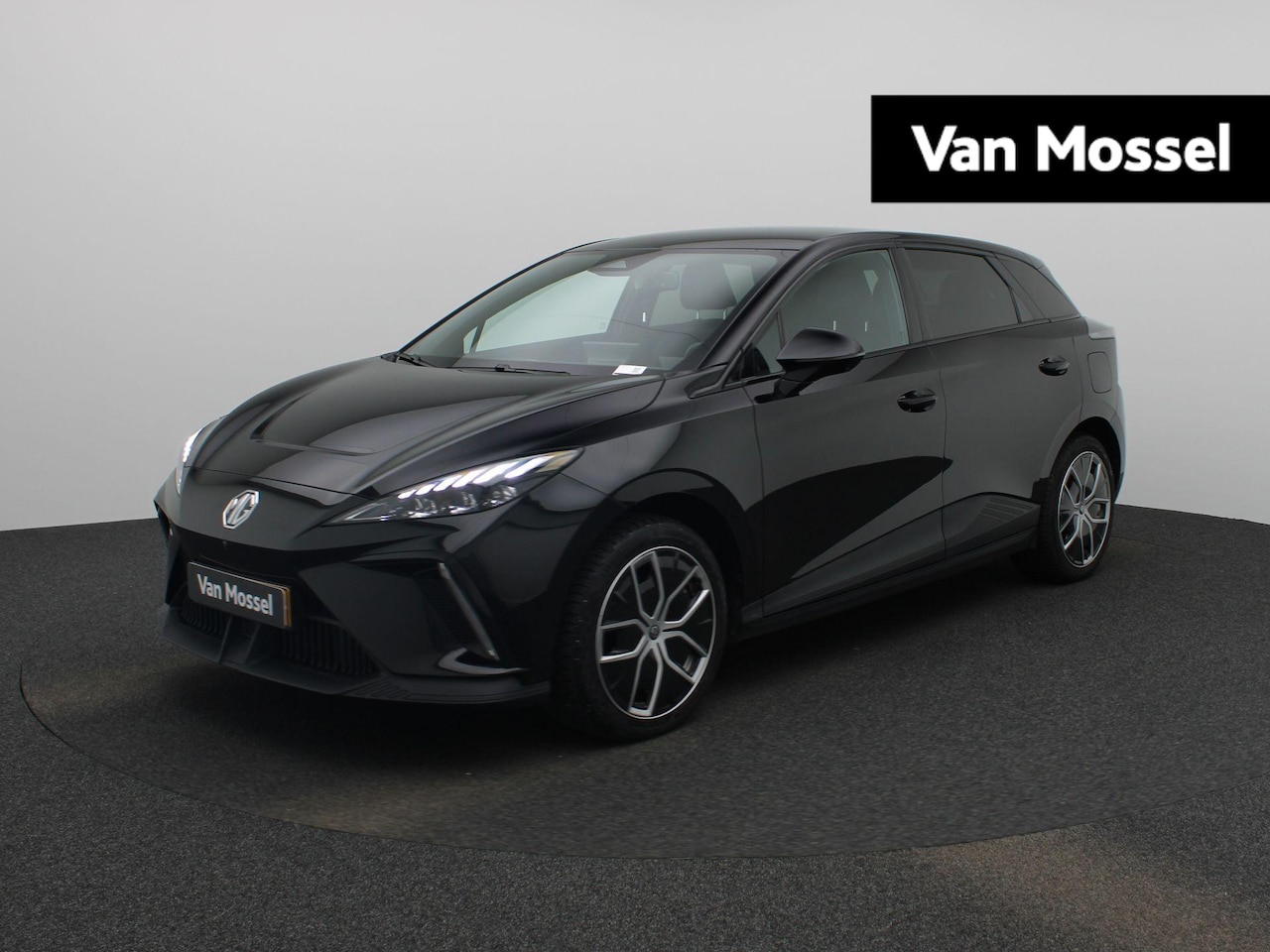 MG 4 - MG4 64 kWh Luxury | LED Koplampen | Half Leder | Apple Carplay / Android Auto | Lichtmetal - AutoWereld.nl