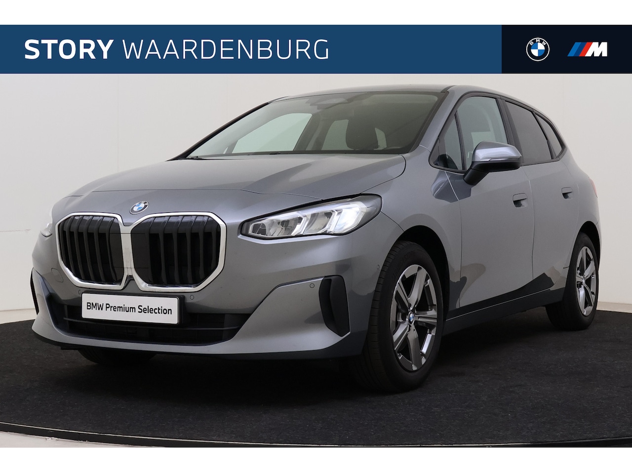 BMW 2-serie Active Tourer - 216i Automaat / Trekhaak / Achteruitrijcamera / Sportstoelen / Parking Assistant / Widescr - AutoWereld.nl