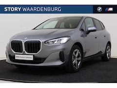BMW 2-serie Active Tourer - 216i Automaat / Trekhaak / Achteruitrijcamera / Sportstoelen / Parking Assistant / Widescr