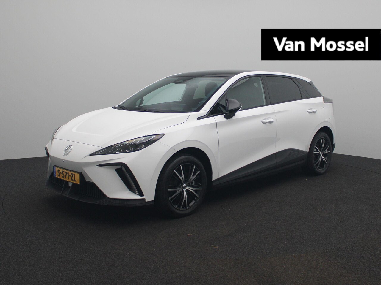 MG MG4 Electric - Long Range Luxury 64 kWh | Navi | 360 Camera | Led Koplampen | Apple CarPlay | Getint Glas - AutoWereld.nl