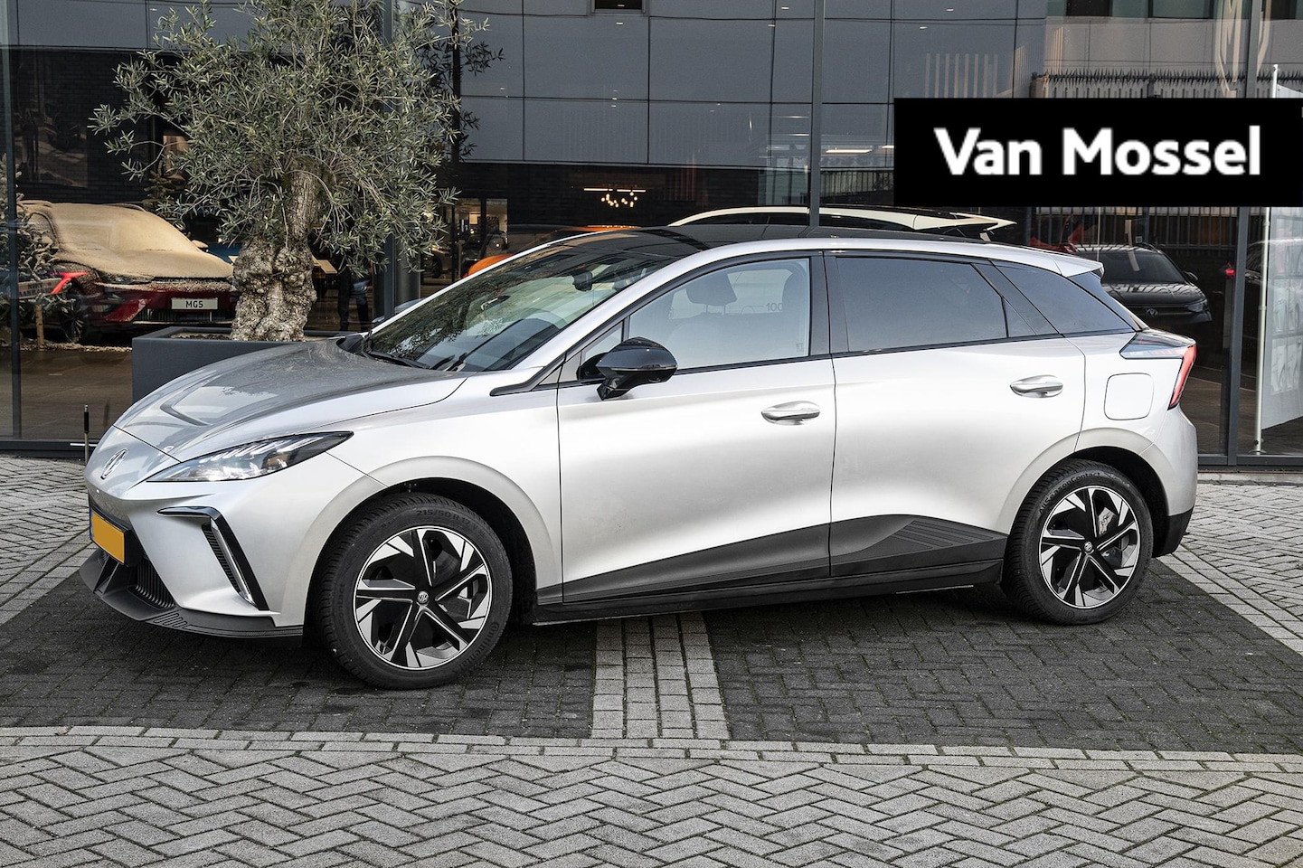 MG MG4 Electric - Luxury 64 kWh 435 KM WLTP | Navi | Warmtepomp | 360 Camera | Stoel+ Stuurverwarming | Trek - AutoWereld.nl