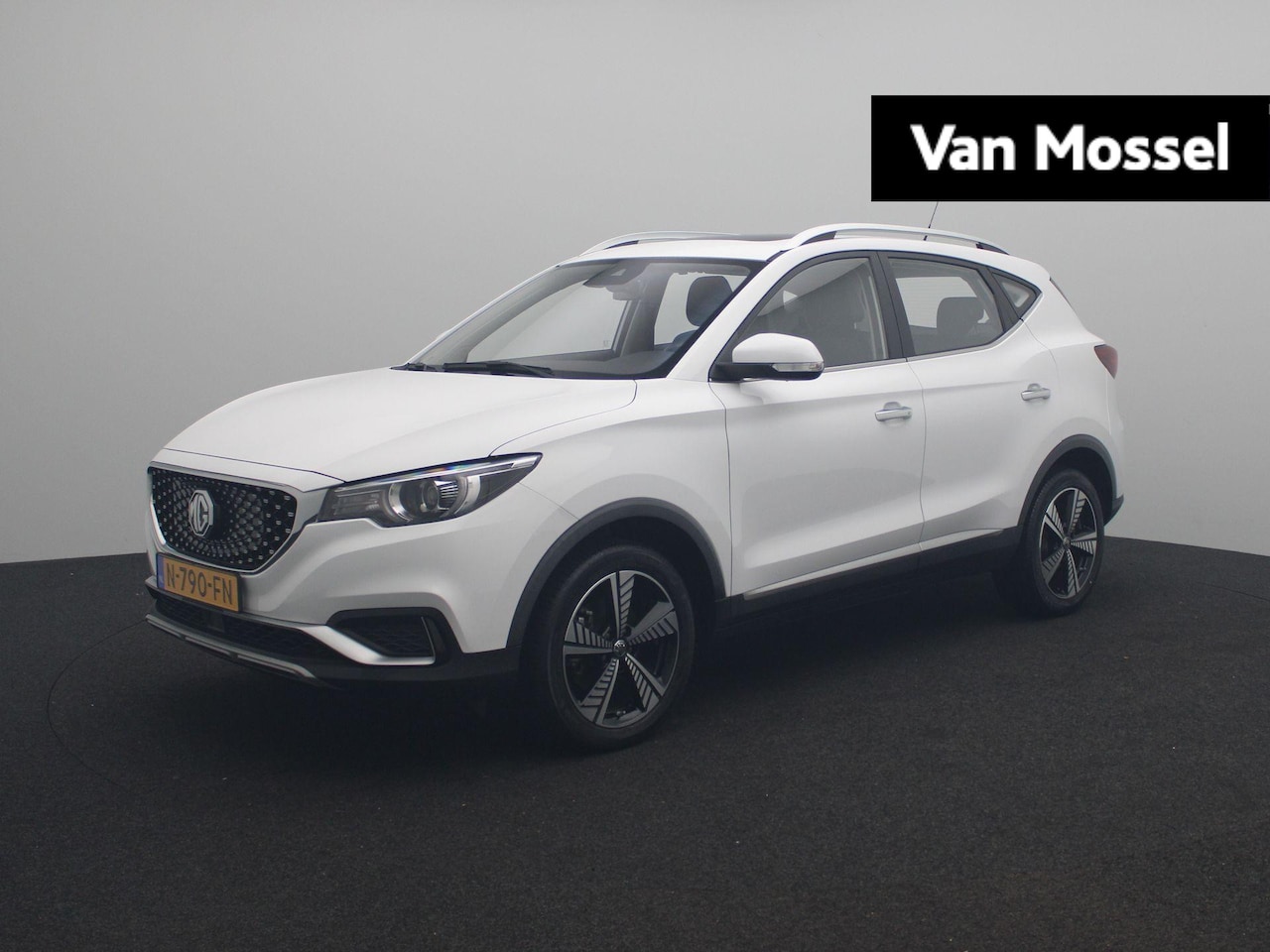 MG ZS - Luxury 45 kWh | Panoramadak | Navi | Leder | Camera | Apple CarPlay | Stoelverwarming | - AutoWereld.nl