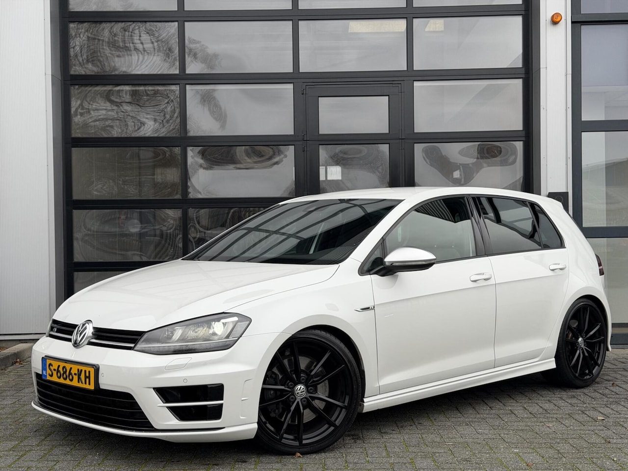 Volkswagen Golf - 2.0 TSI R 4Motion AUT 403PK Stage2+ / LED - AutoWereld.nl