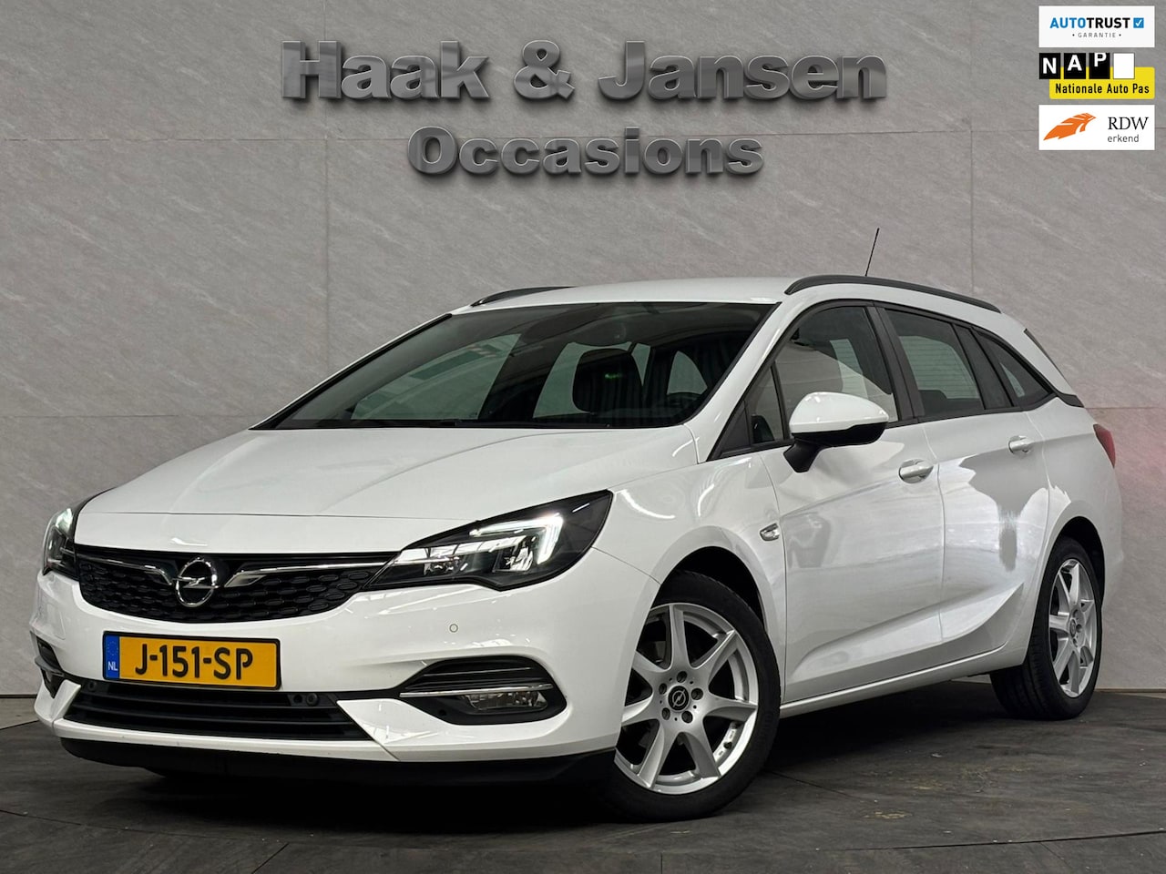 Opel Astra Sports Tourer - 1.2 Edition Achteruitrijcamera Airco - AutoWereld.nl