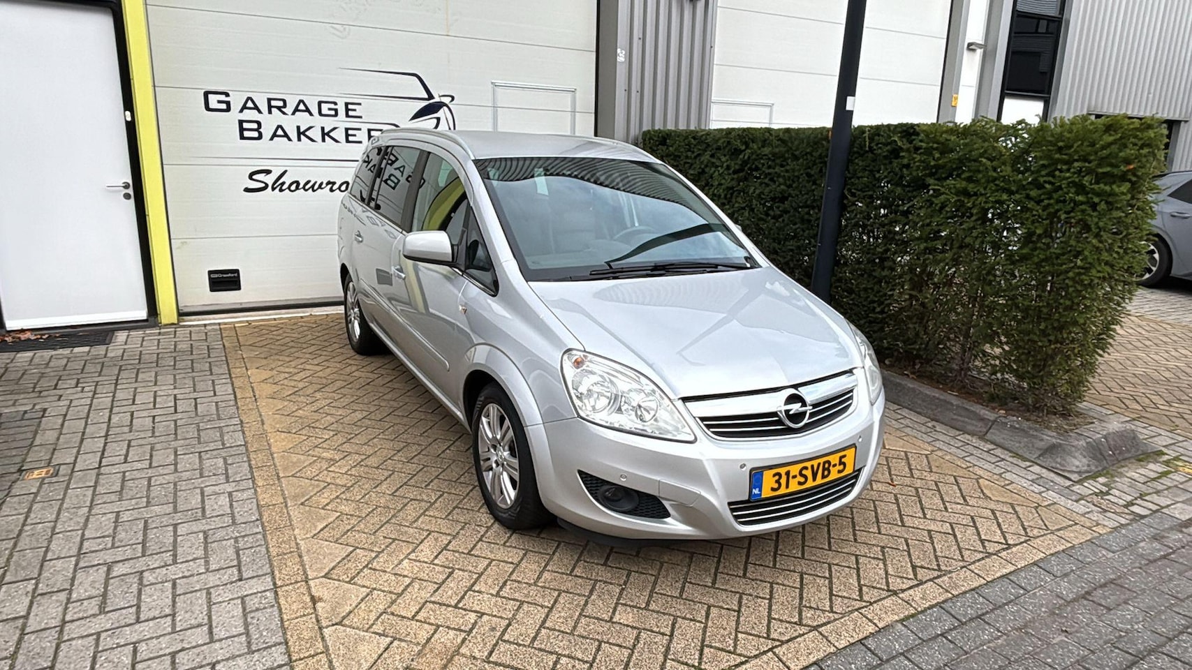 Opel Zafira - 1.8 Cosmo Parkeerhulp Vóór en Achter| Climate Control| Lederen Bekleding & Verwarmde Stoel - AutoWereld.nl