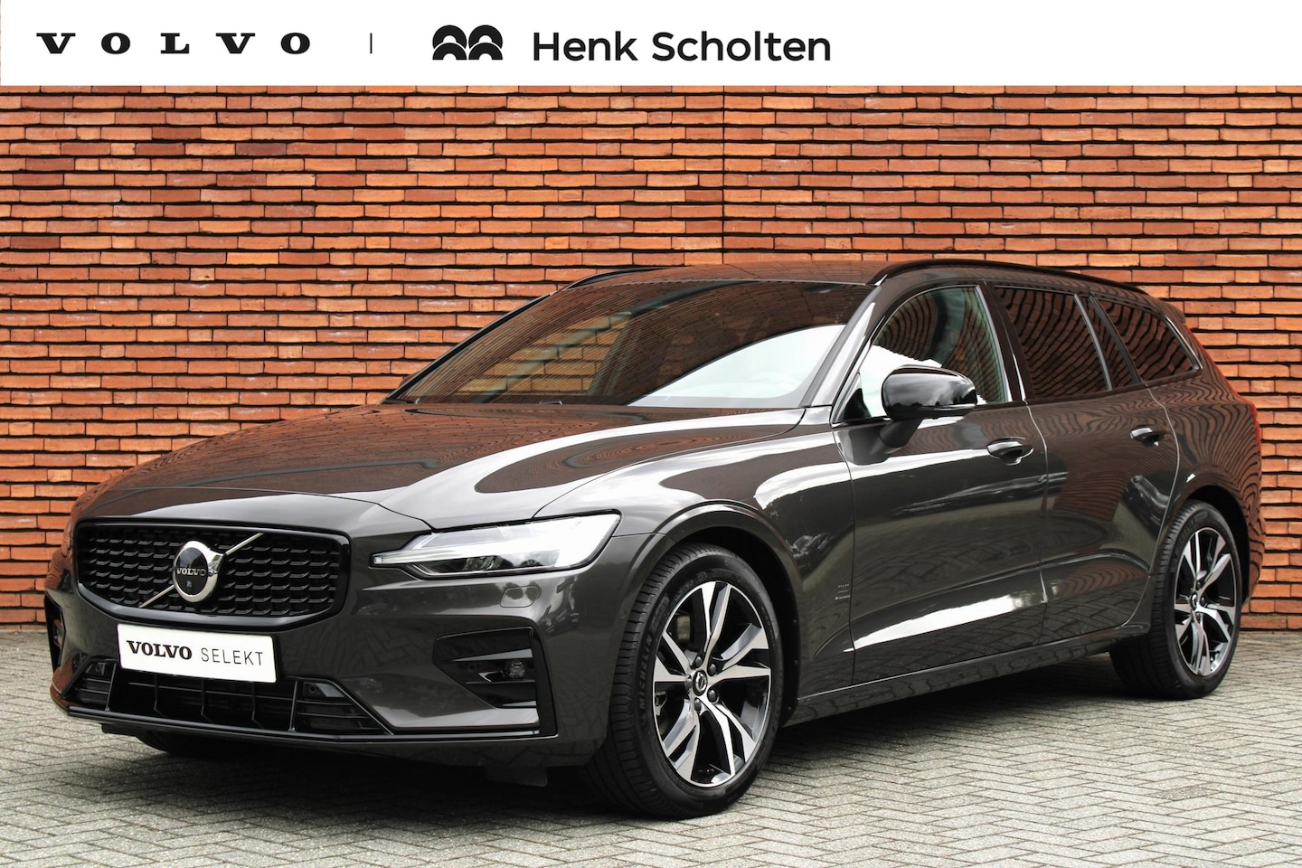 Volvo V60 - 2.0 B4 Plus Dark Panoramadak | Trekhaak Wegklapbaar | Lederen Bekleding | Donkere ramen ac - AutoWereld.nl
