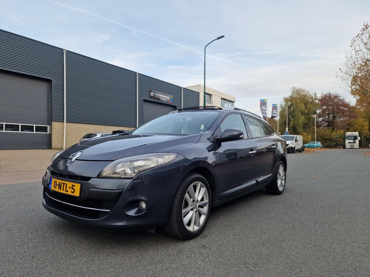 Renault Mégane Estate - 2.0 Privilége AUT PANO NAVI LEDER PSENSOR CRUISE 2 X SLEUTELS - AutoWereld.nl