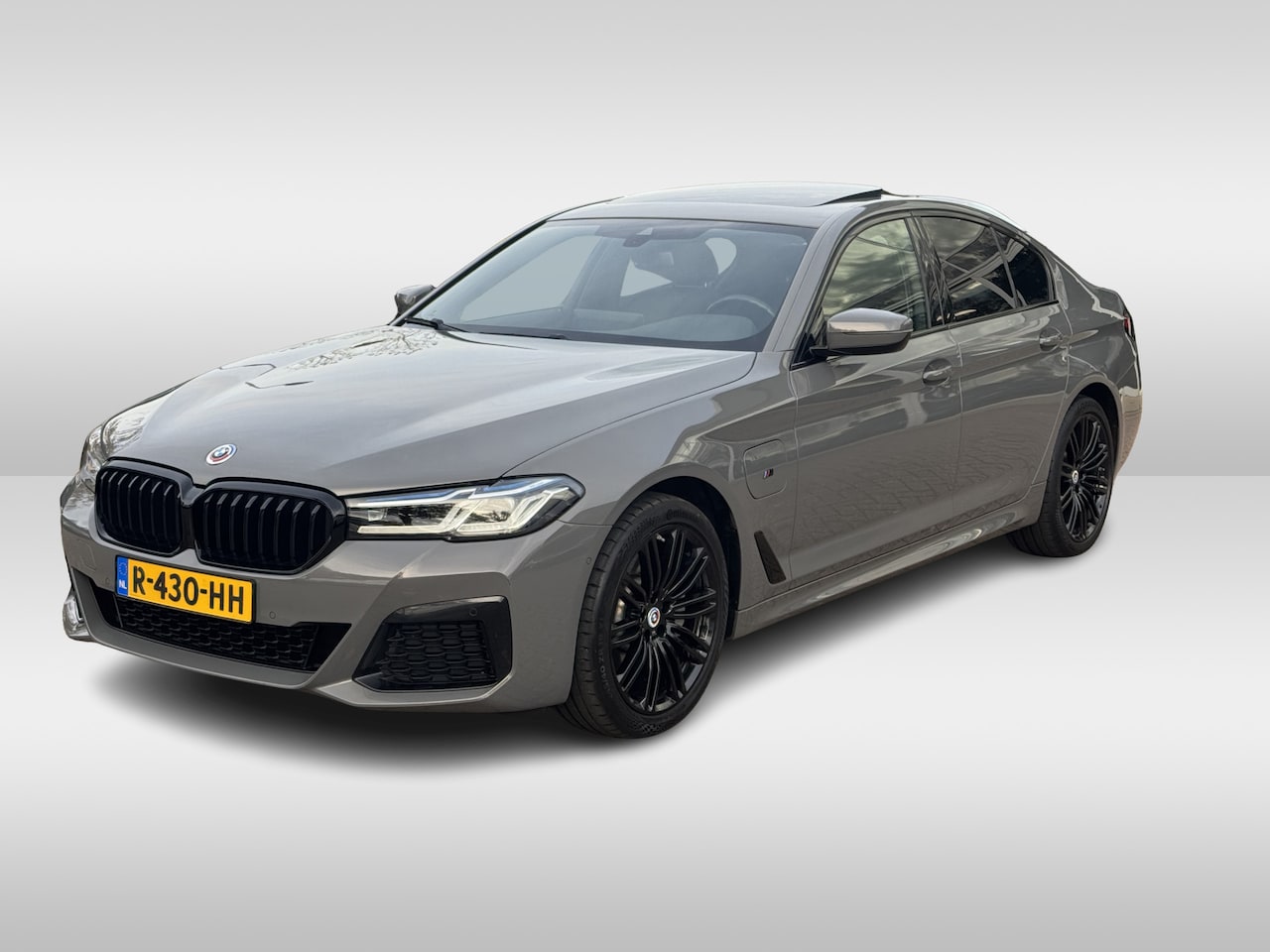 BMW 5-serie - 530e Business Edition Plus / Schuifdak / Camera / 20'' / Keyless / Laser LED / Harman Kard - AutoWereld.nl