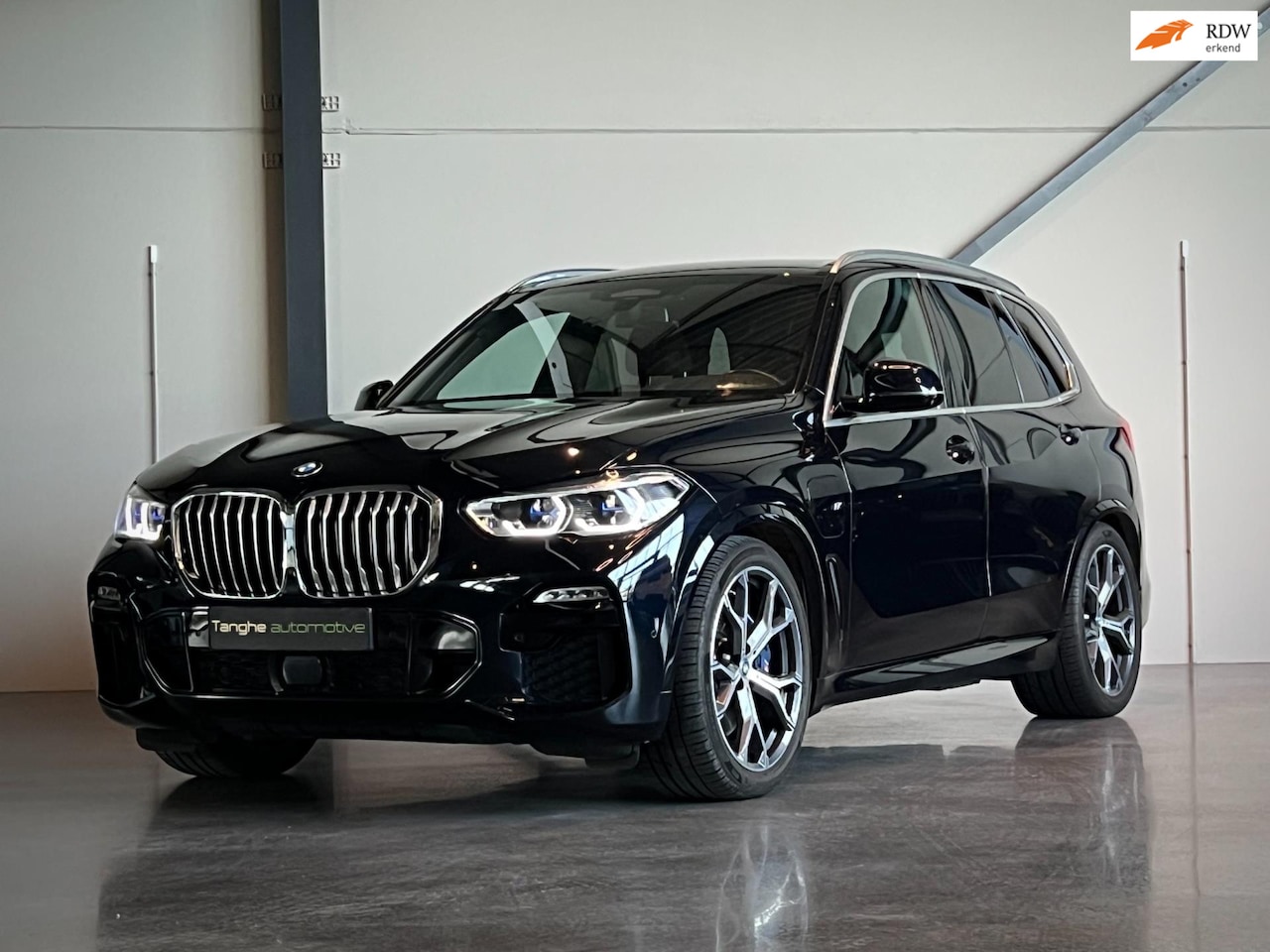 BMW X5 - XDrive45e, 4-wielbesturing, Laser, Trekhaak, HUD, Harman & Kardon, BMW Garantie - AutoWereld.nl