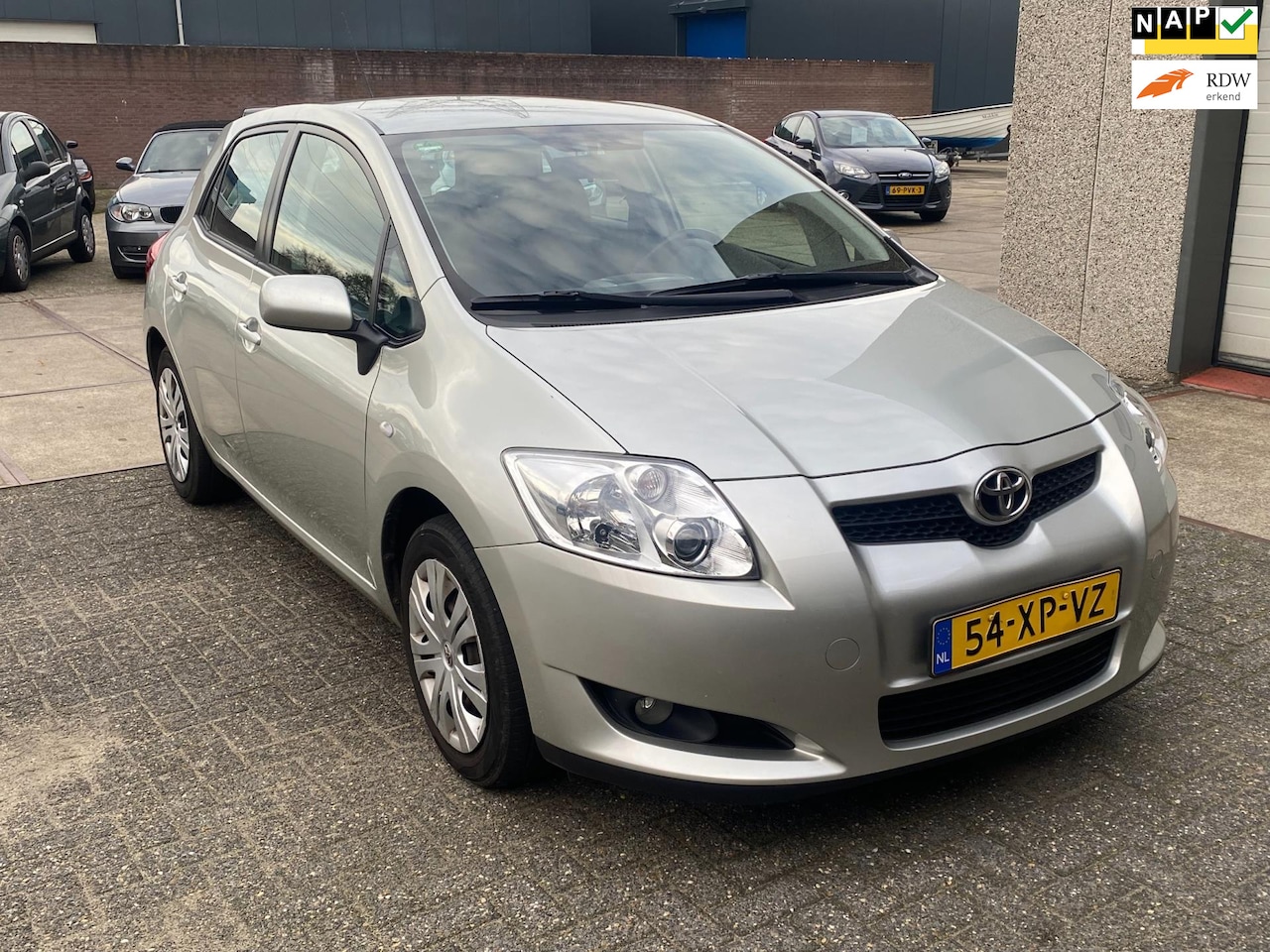 Toyota Auris - 1.6-16V Sol met navi, nette dealerauto met NAP - AutoWereld.nl