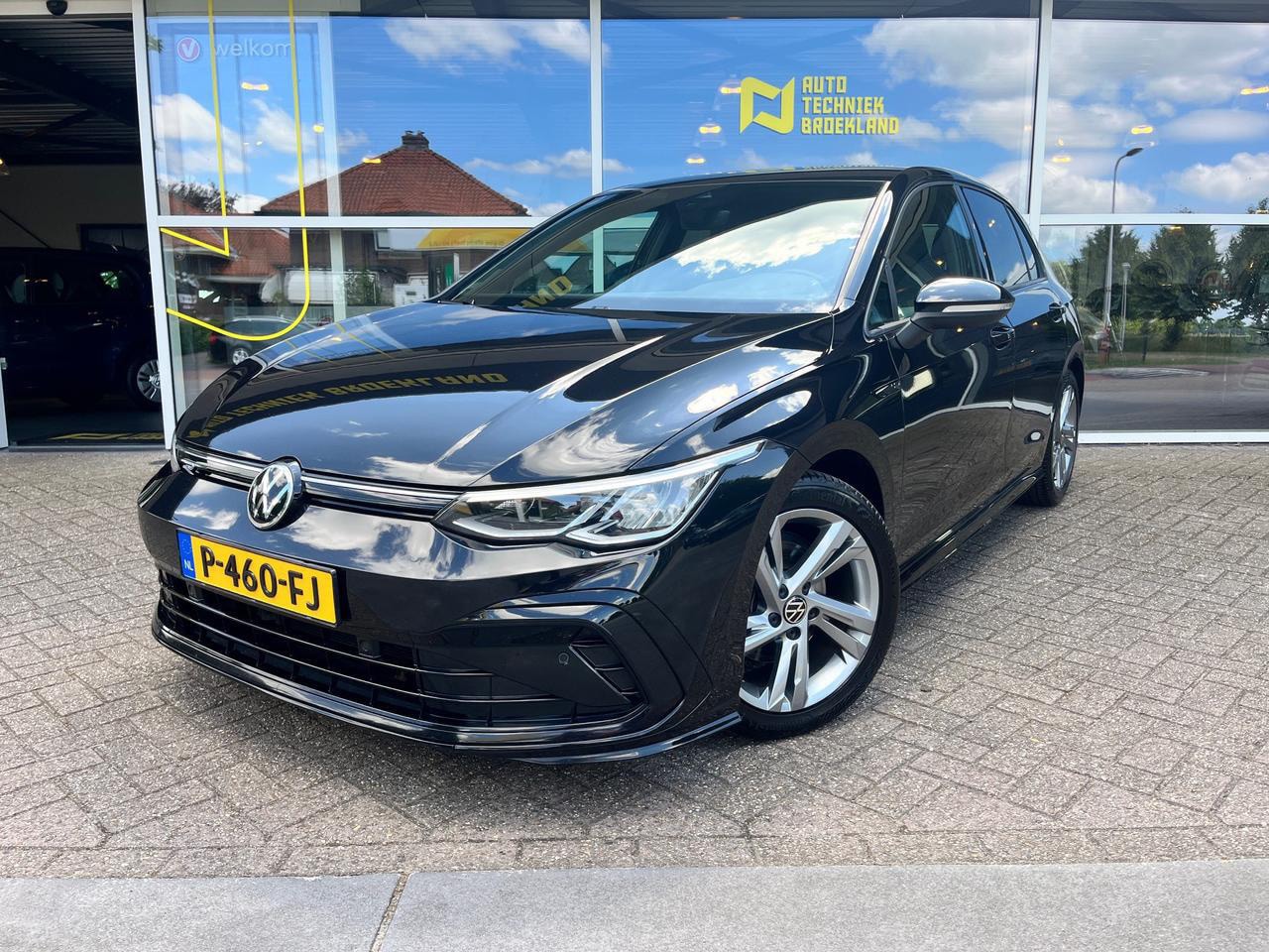 Volkswagen Golf - 1.5 ETSI R-LINE CARPLAY|ADAPTIVE CRUISE|LED|CAMERA|PDC - AutoWereld.nl