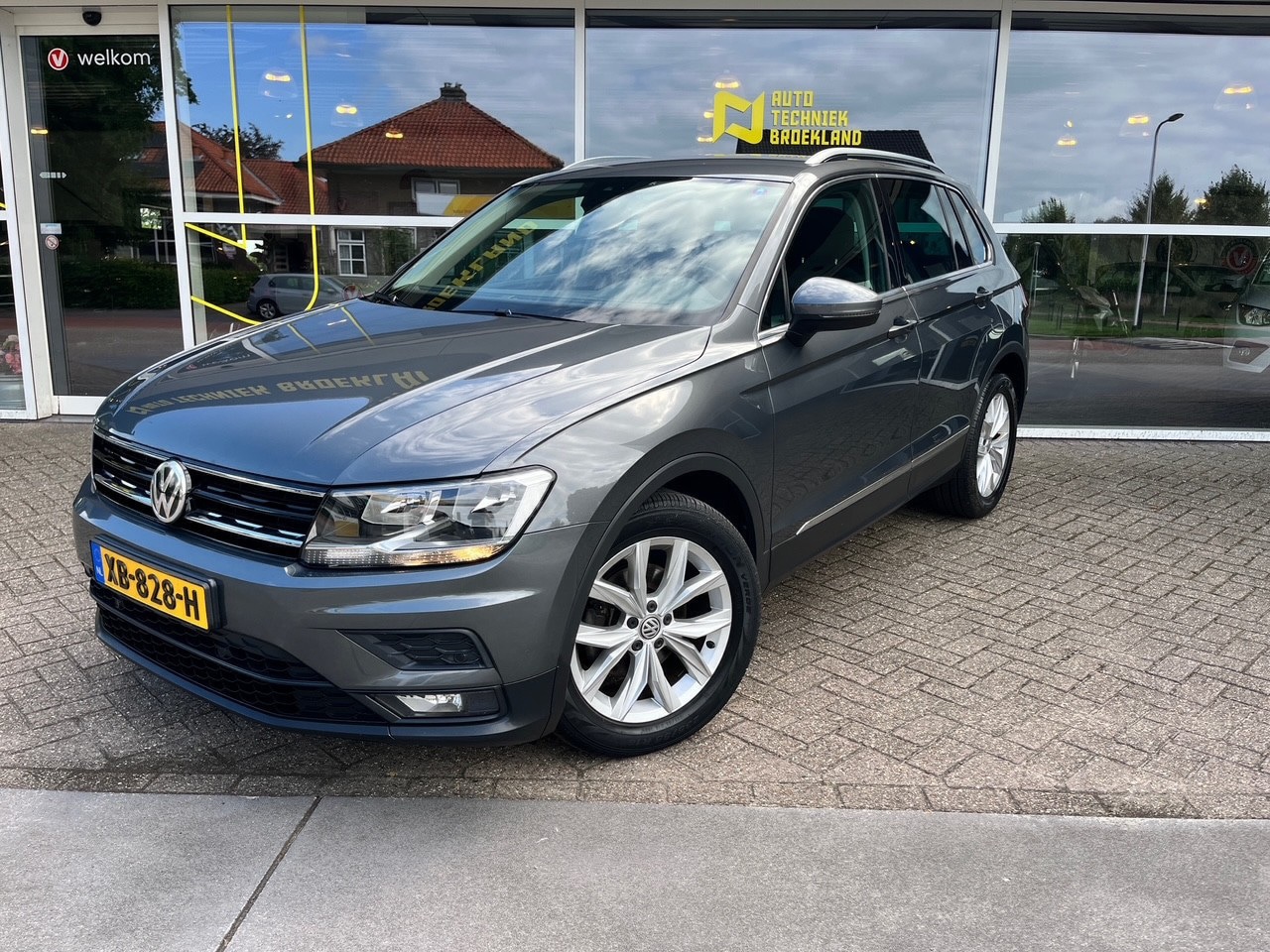 Volkswagen Tiguan - 1.4 TSI COMFORTLINE BUSINESS TREKHAAK|CARPLAY|ELEKTRISCHE KLEP|CRUISE - AutoWereld.nl