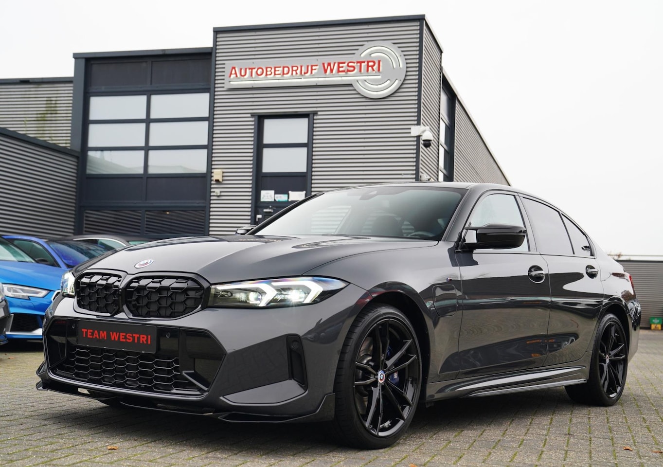 BMW 3-serie - 330e High Executive | M-pakket | Facelift 2025 | Widescreen Groot Navi | Camera | - AutoWereld.nl