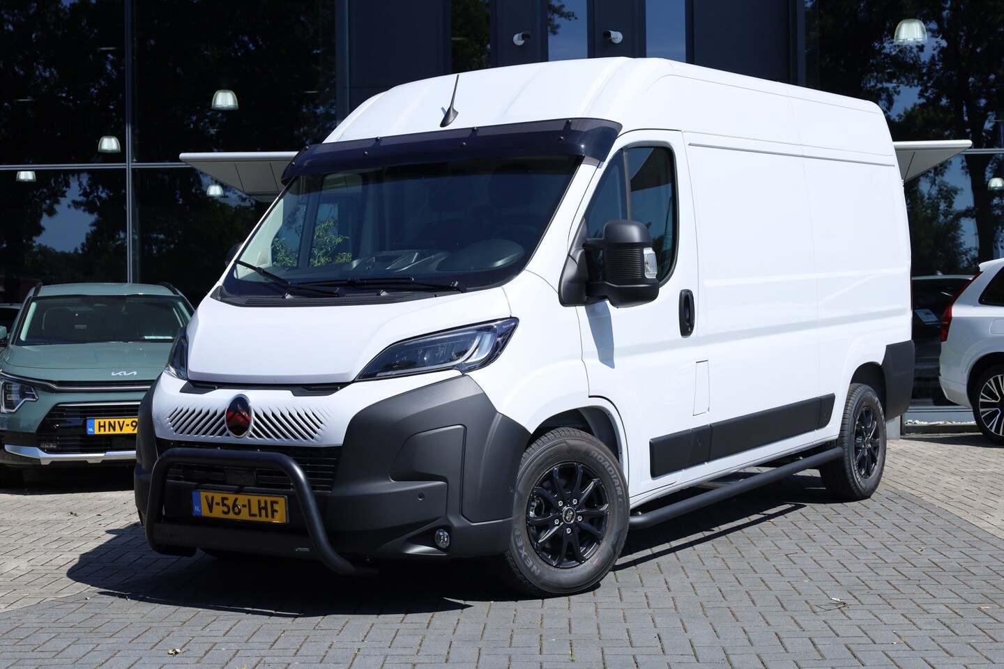 Citroën Jumper - 2.2 BlueHDi 140pk L2H2 3.5t | Automaat | Special Edition | Navi | Camera | Adapt.Cruise | - AutoWereld.nl