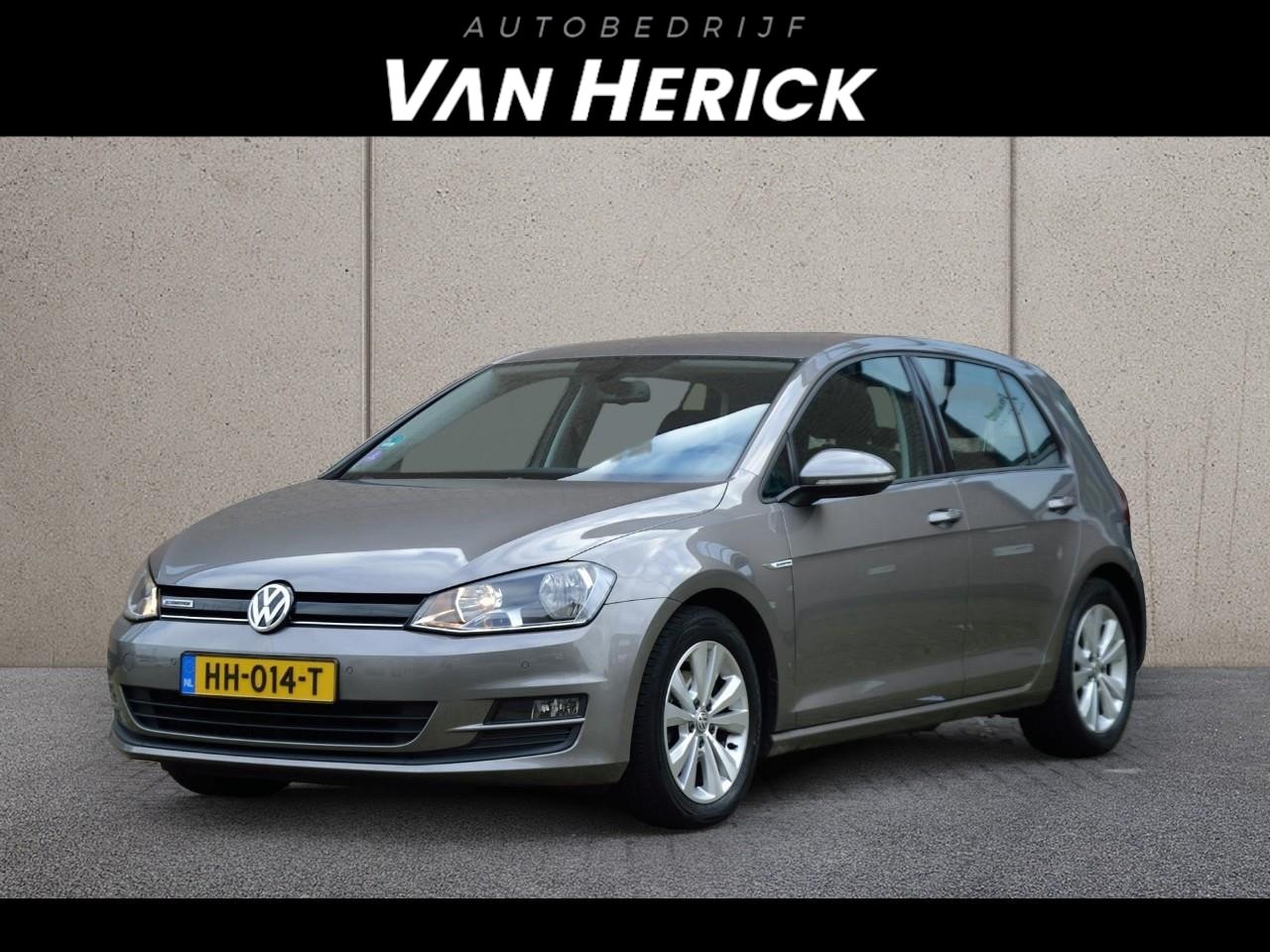 Volkswagen Golf - 1.0 TSI Automaat Business Edition | Camera | LM Velgen - AutoWereld.nl