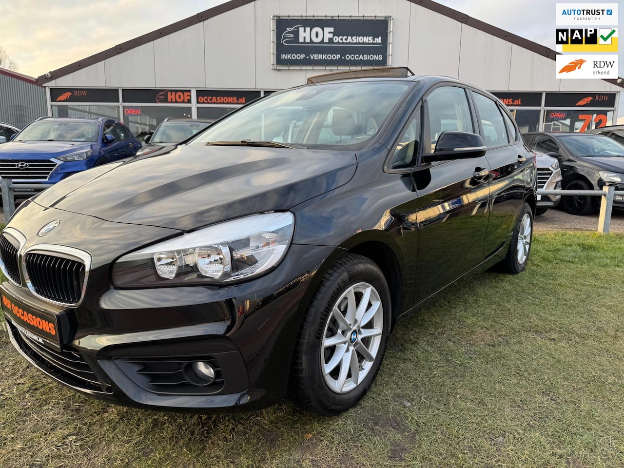 BMW 2-serie Active Tourer - 216i Executive PANORAMADAK / NAVIGATIE - AutoWereld.nl