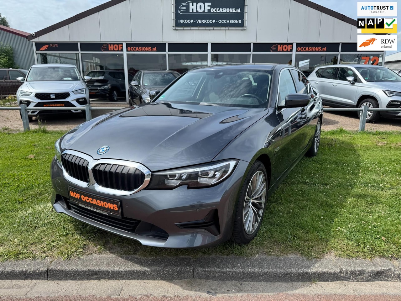 BMW 3-serie - 320e High Executive PHEV Plug in hybride LEDER/CARPLAY - AutoWereld.nl