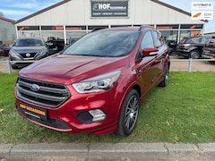 Ford Kuga - 1.5 EcoBoost ST Line 150pk CARPLAY / CAMERA / TREKHAAK