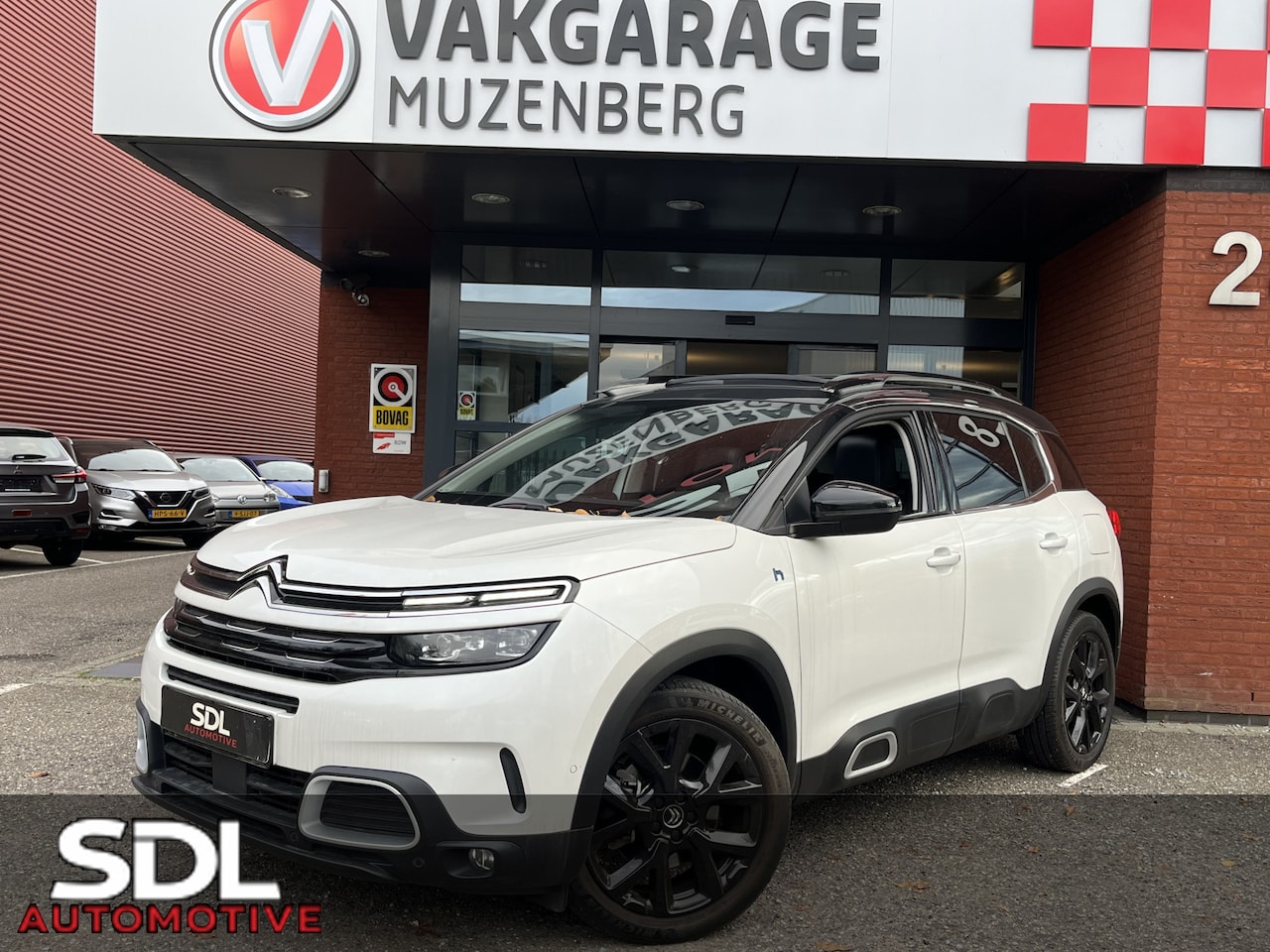 Citroën C5 Aircross - 1.6 Plug-in Hybrid 225 Shine // TREKHAAK // SCHUIF KANTEL-DAK // NAVI // ADAPTIVE CRUISE / - AutoWereld.nl