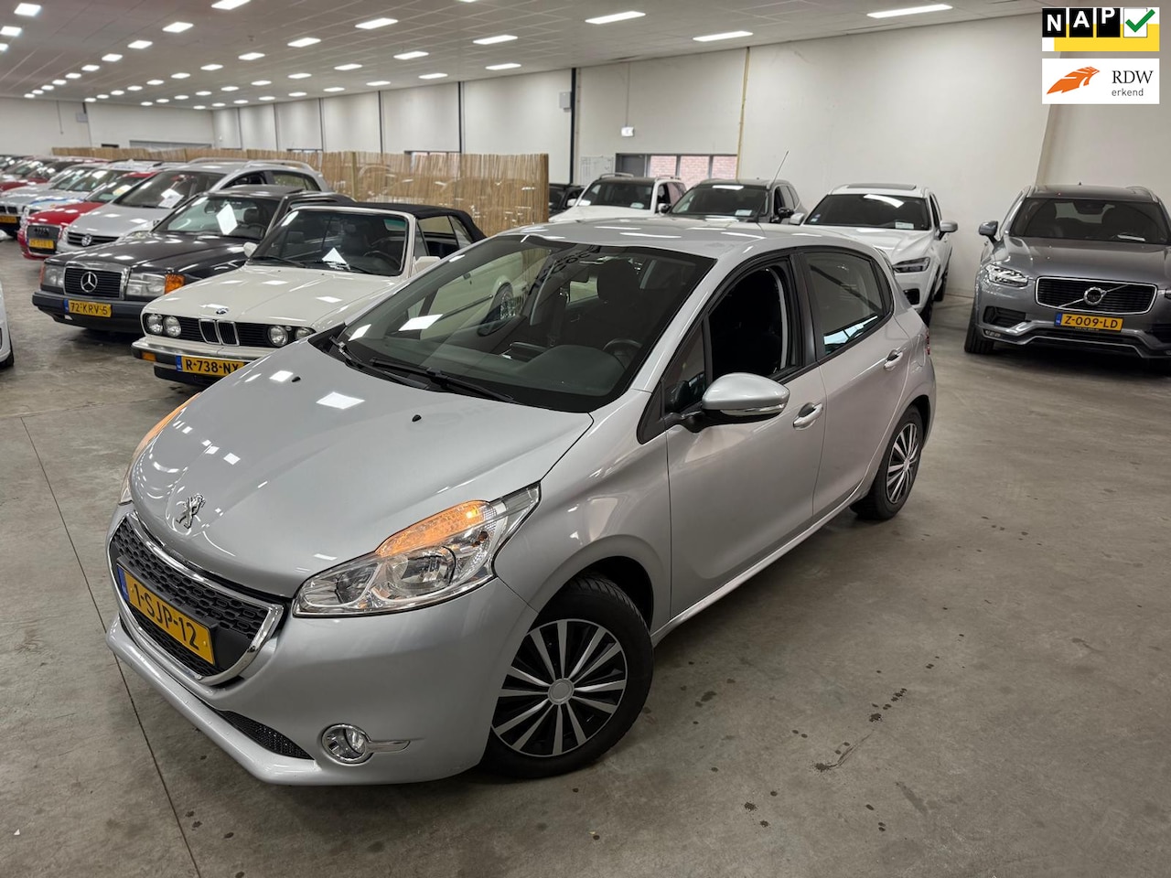 Peugeot 208 - 1.0 VTi Blue Lease / NETTE AUTO / MULTIEMEDIA-NAVI / NAP - AutoWereld.nl