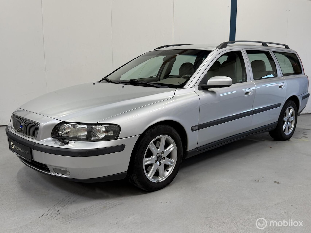 Volvo V70 - 2.5 T Comfort Line AUTOMAAT / 2 EIGENAREN - AutoWereld.nl